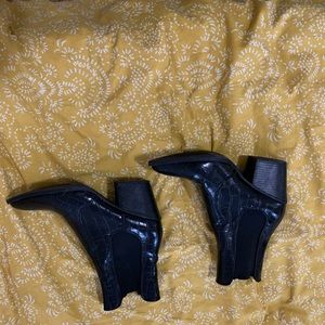 Brand new black short cowboy shoes heeled